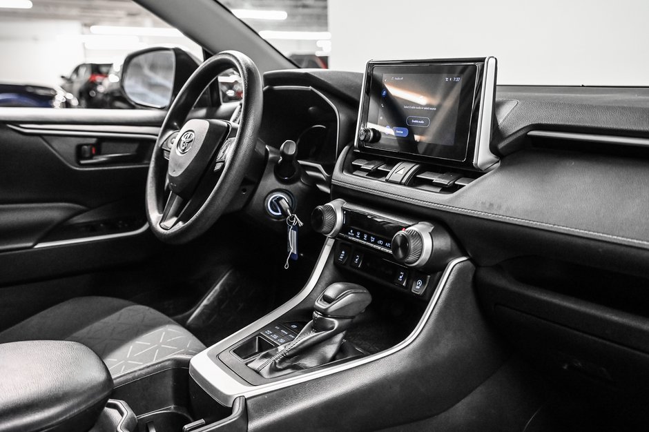 Toyota RAV4 LE 2023-21