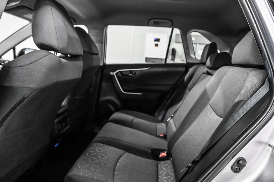 Toyota RAV4 LE 2023-17