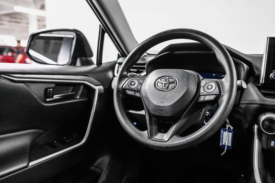 Toyota RAV4 LE 2023-19