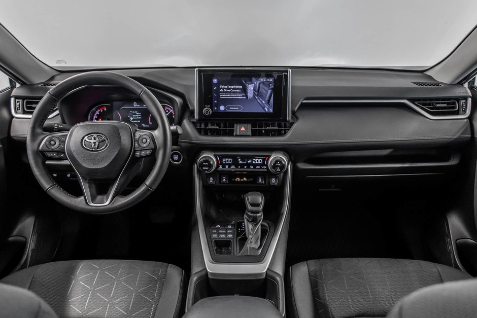 Toyota RAV4 XLE 2023-32