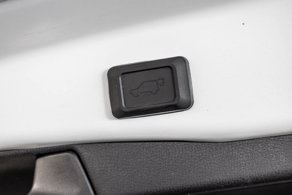 Toyota RAV4 XLE 2023-11