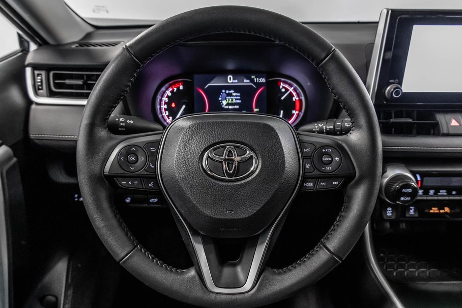 Toyota RAV4 XLE 2023-17