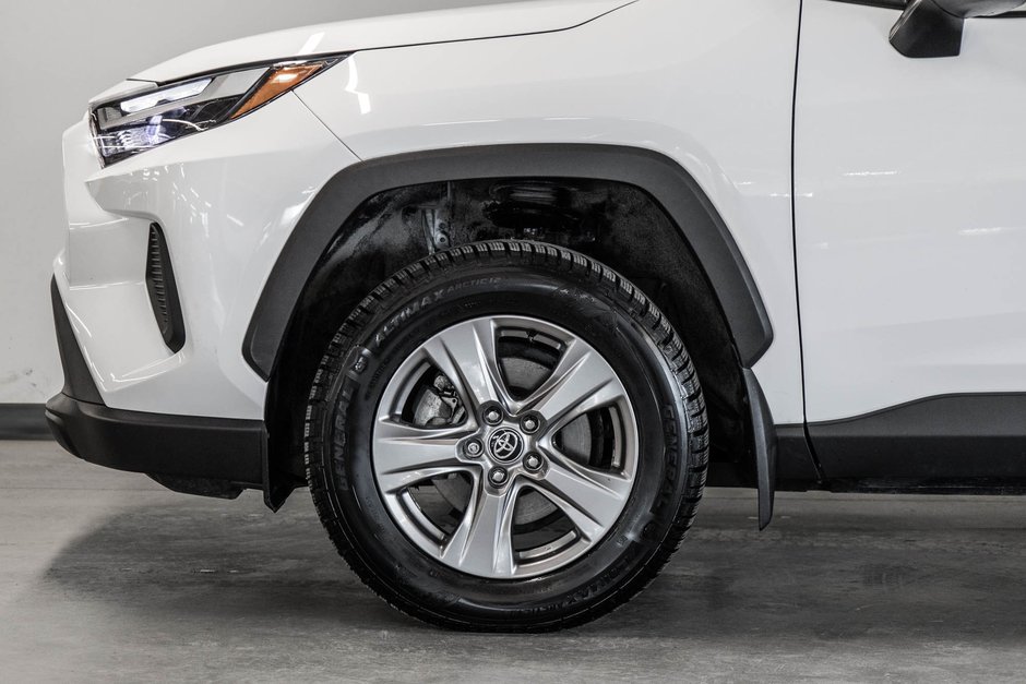 Toyota RAV4 XLE 2023-3