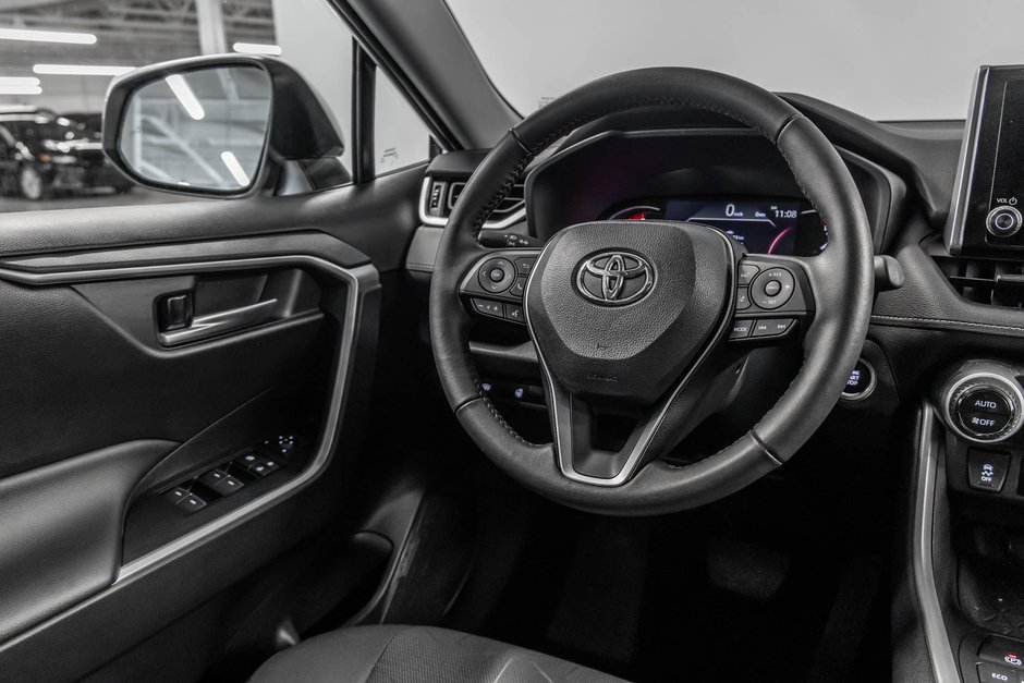 Toyota RAV4 XLE 2023-33