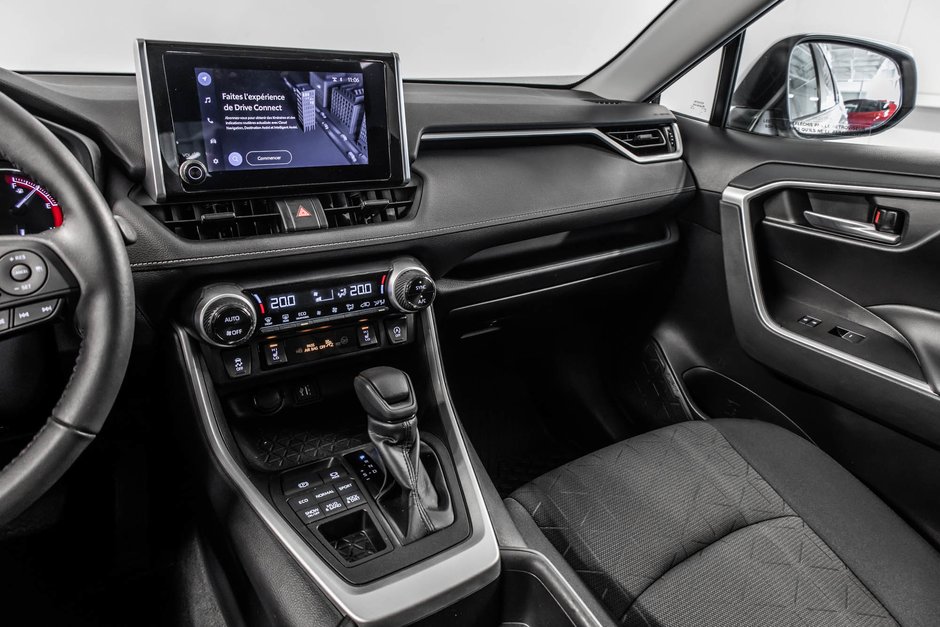 Toyota RAV4 XLE 2023-21