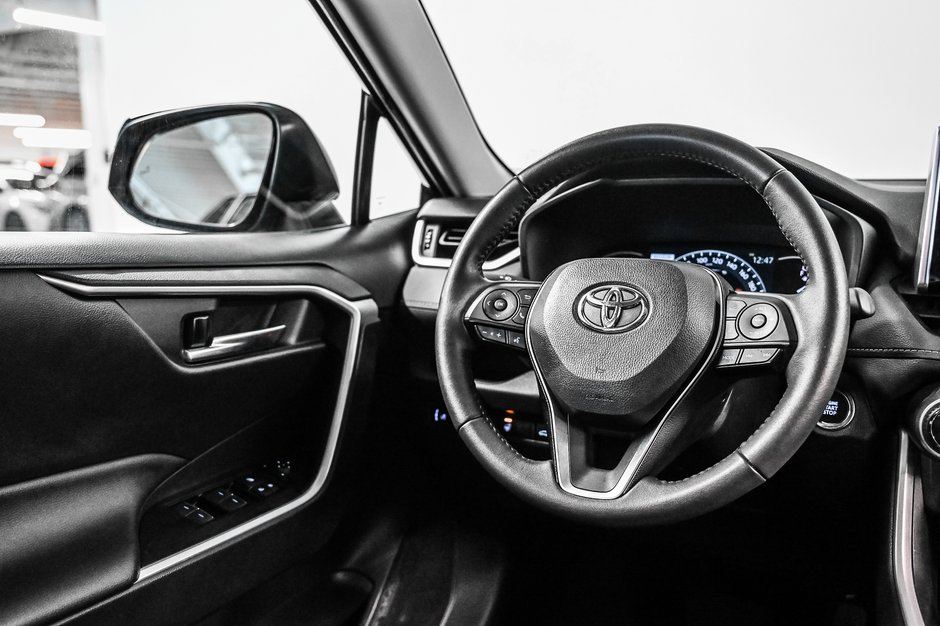 Toyota RAV4 XLE 2023-23
