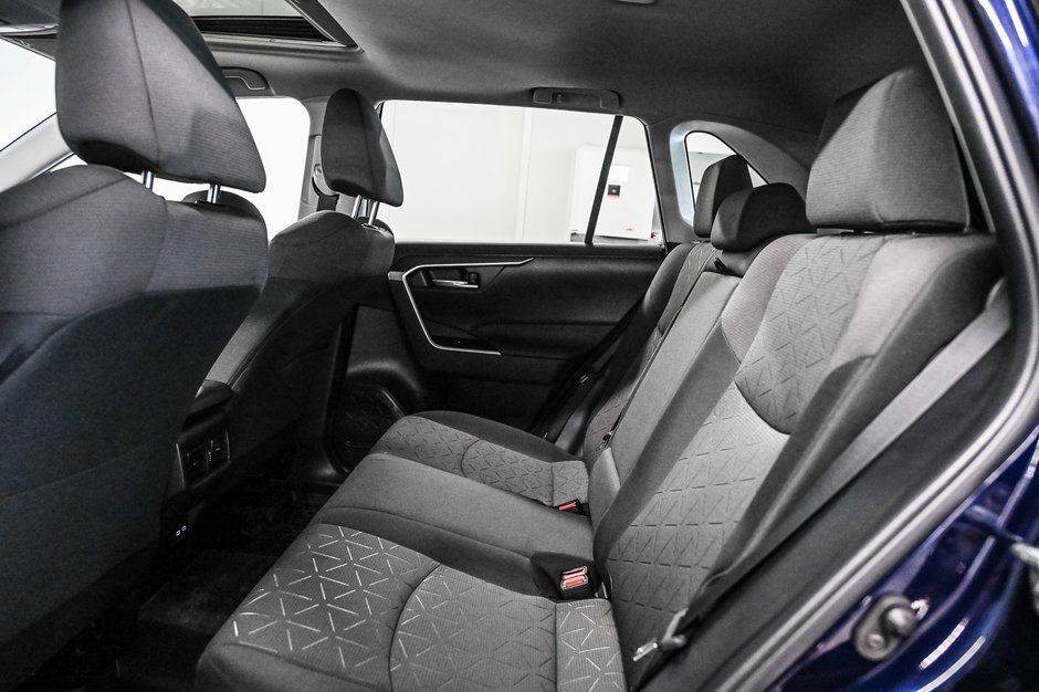 Toyota RAV4 XLE 2023-21