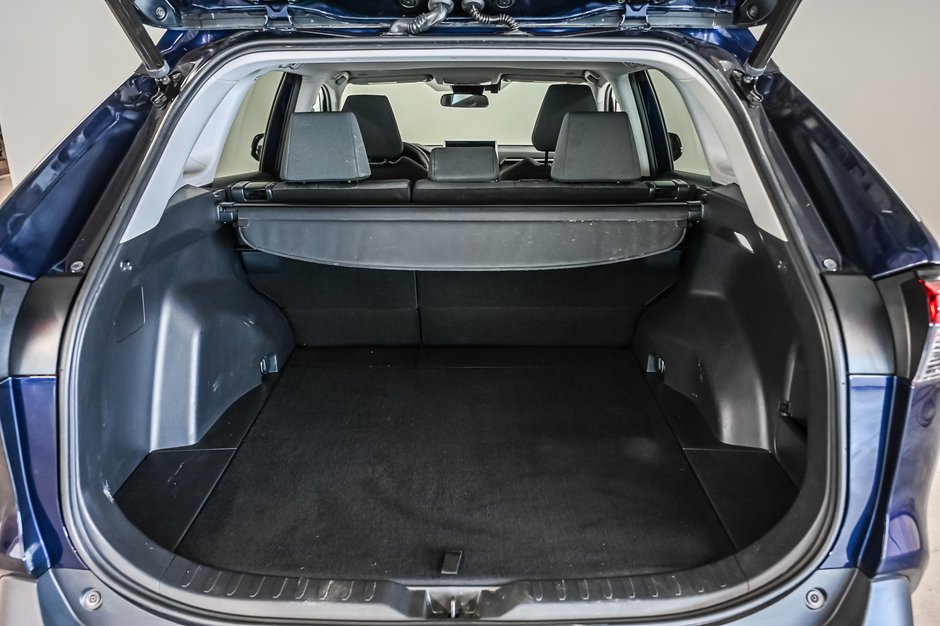 Toyota RAV4 XLE 2023-9