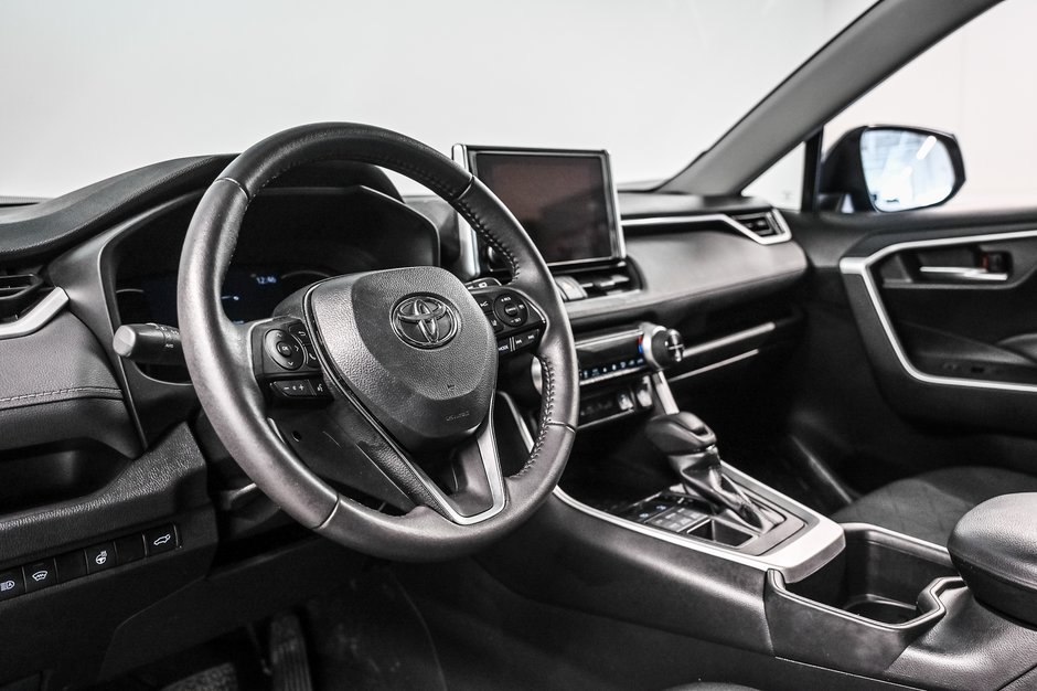 Toyota RAV4 XLE 2023-10