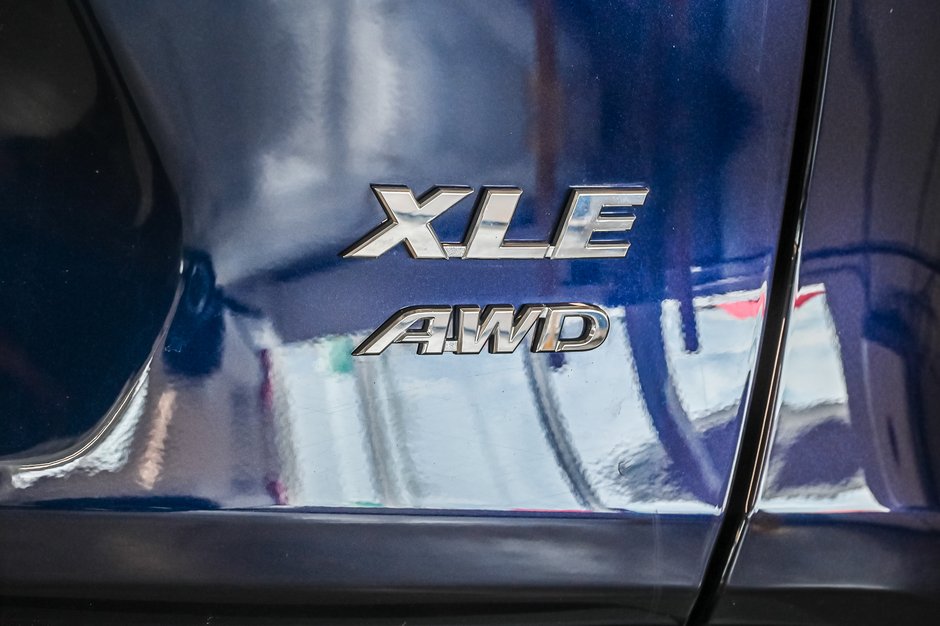 Toyota RAV4 XLE 2023-8