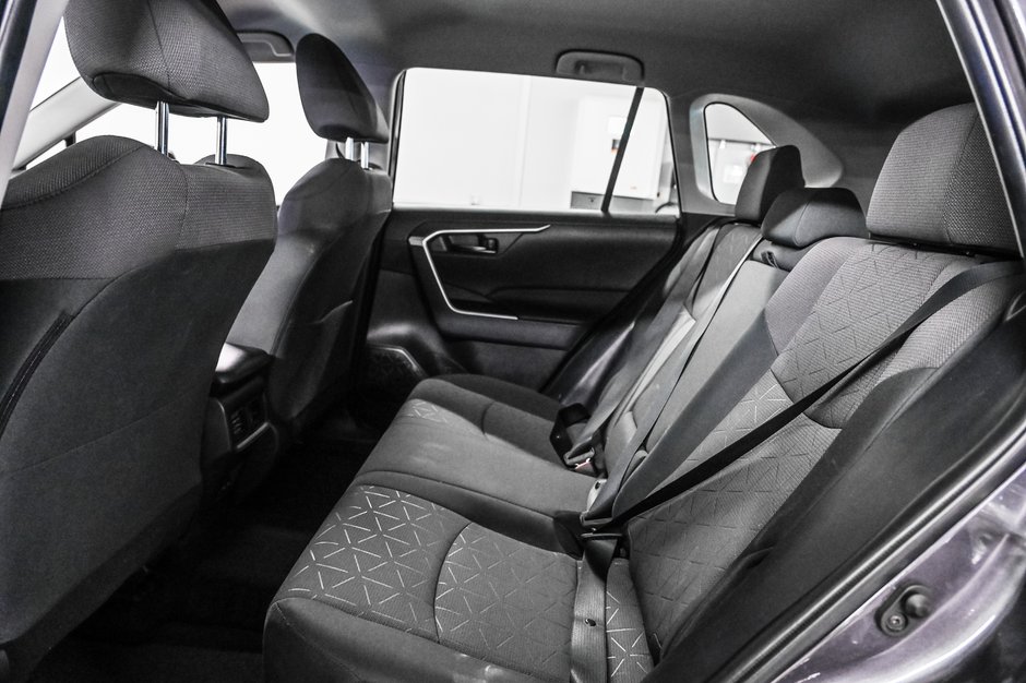 Toyota RAV4 LE 2024-17