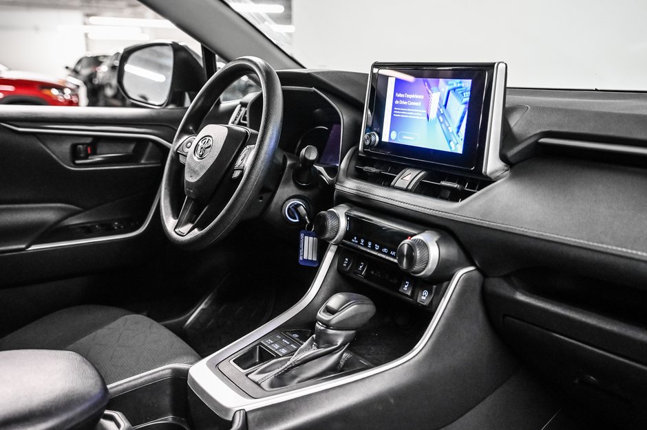 Toyota RAV4 LE 2024-21