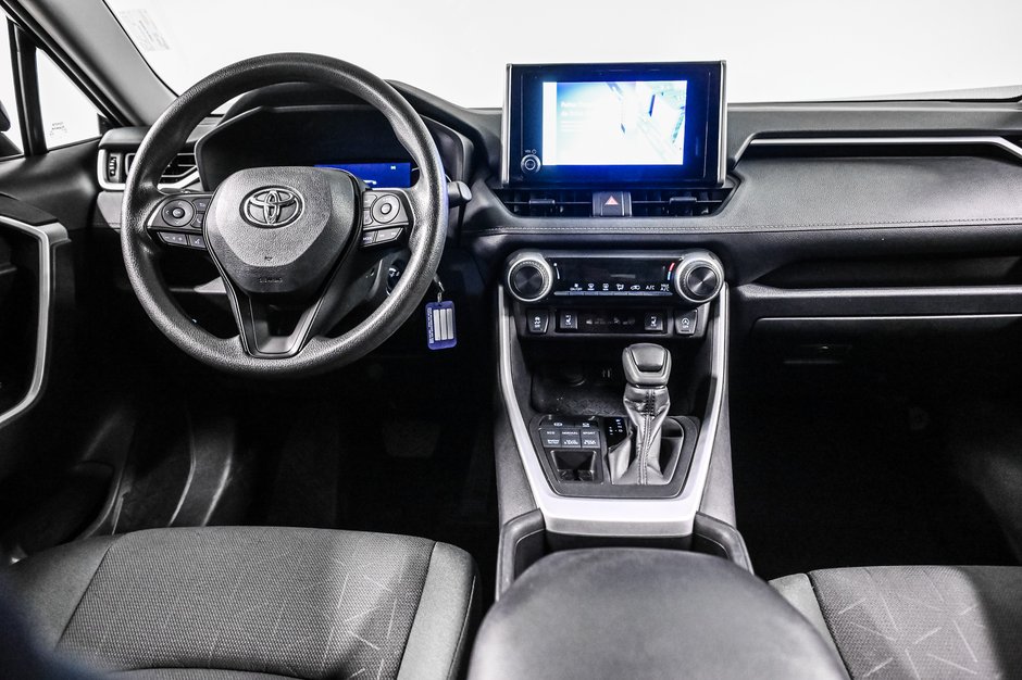 Toyota RAV4 LE 2024-18