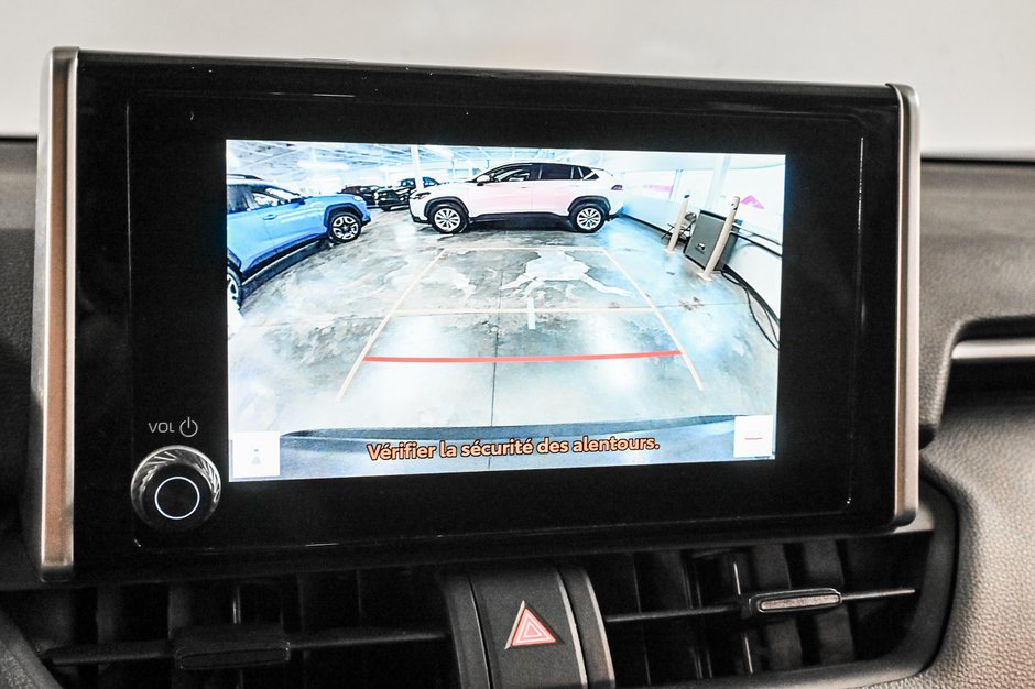 Toyota RAV4 LE 2024-16