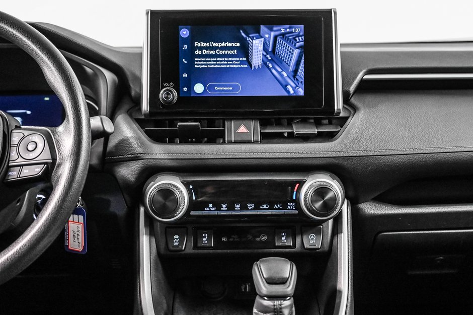 Toyota RAV4 LE 2024-20