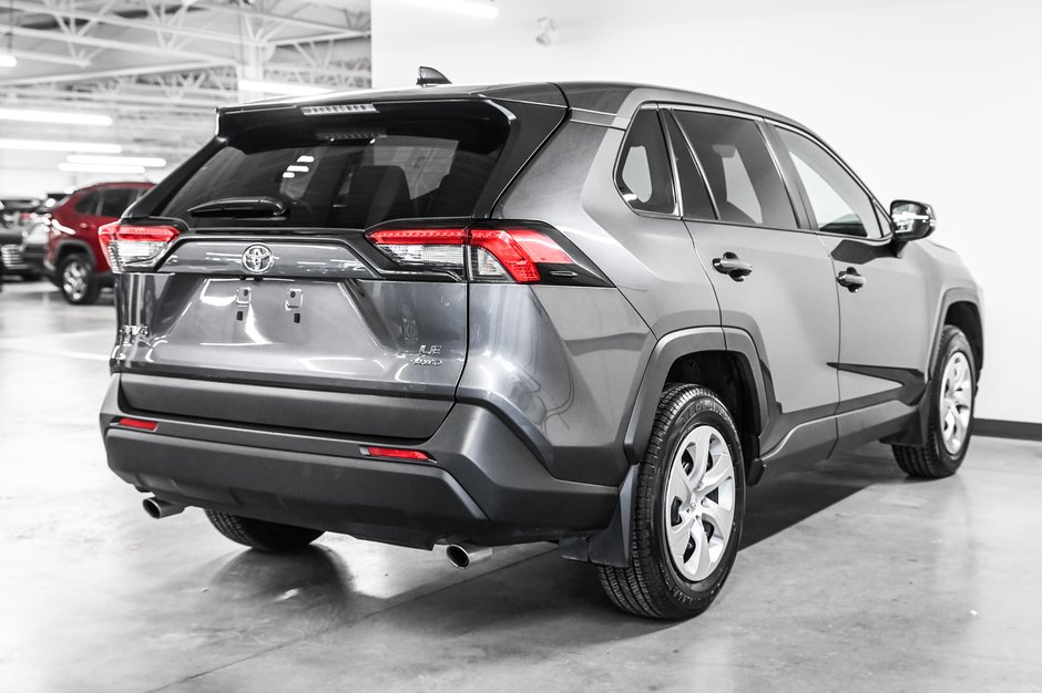 Toyota RAV4 LE 2024-5