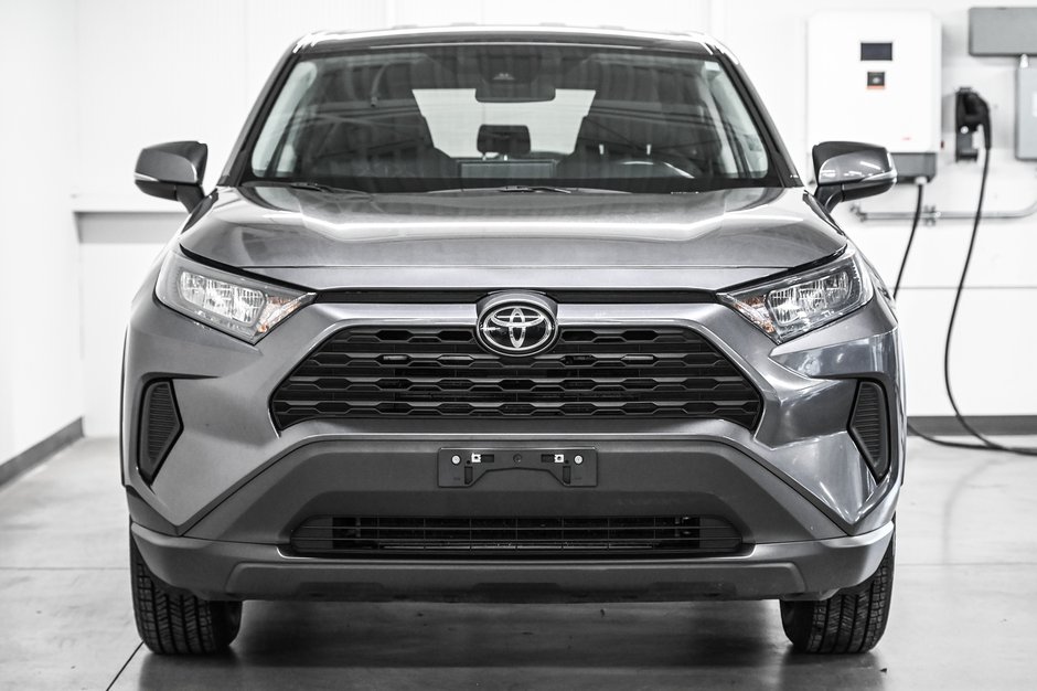 Toyota RAV4 LE 2024-1