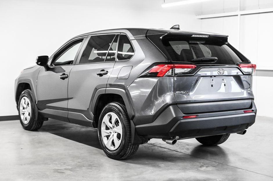 Toyota RAV4 LE 2024-3