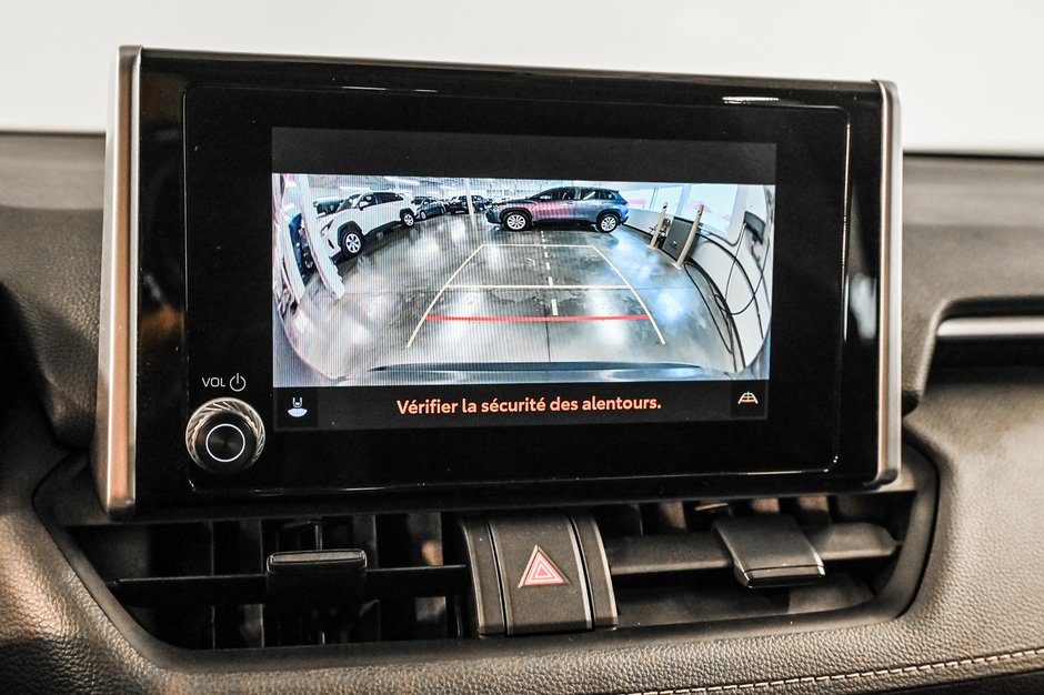 Toyota RAV4 LE 2024-16