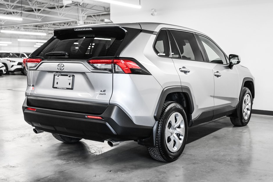 Toyota RAV4 LE 2024-5