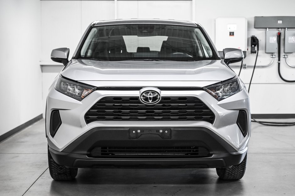Toyota RAV4 LE 2024-1