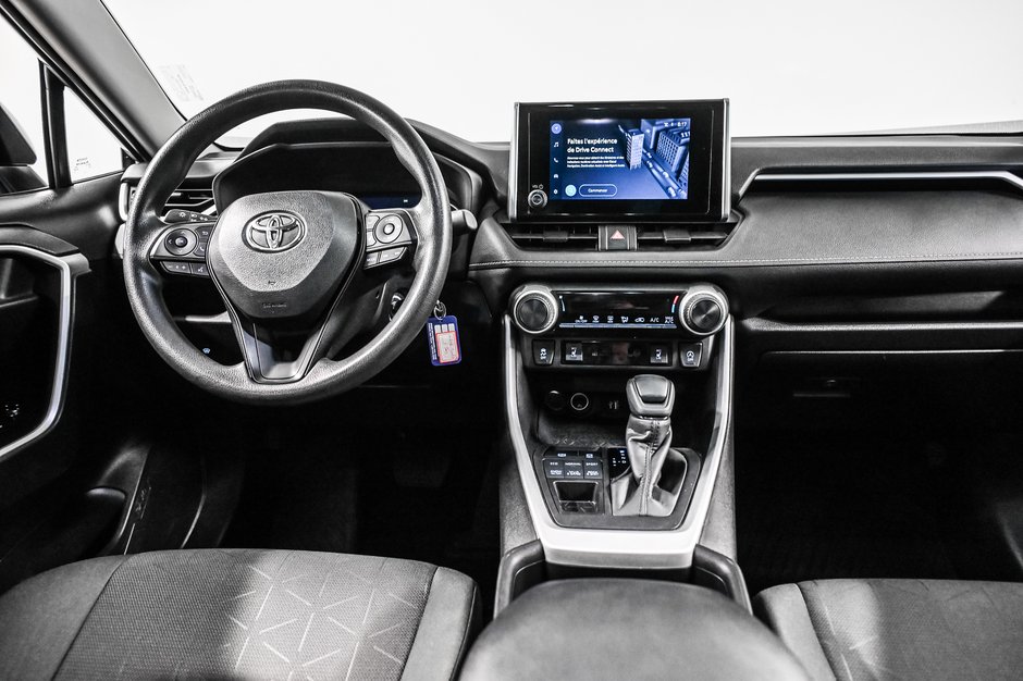 Toyota RAV4 LE 2024-18