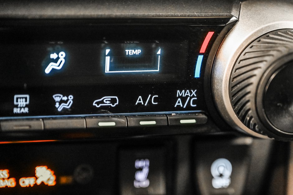 Toyota RAV4 LE 2024-15