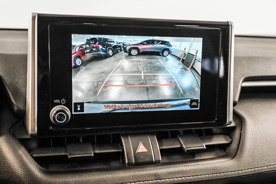 Toyota RAV4 LE 2024-16