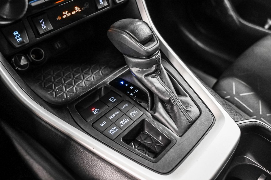 Toyota RAV4 LE 2024-12