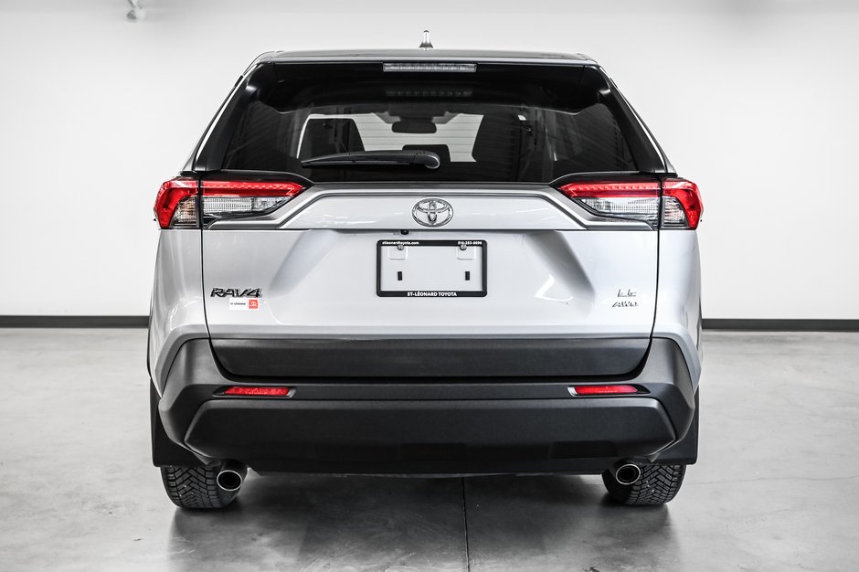 Toyota RAV4 LE 2024-4