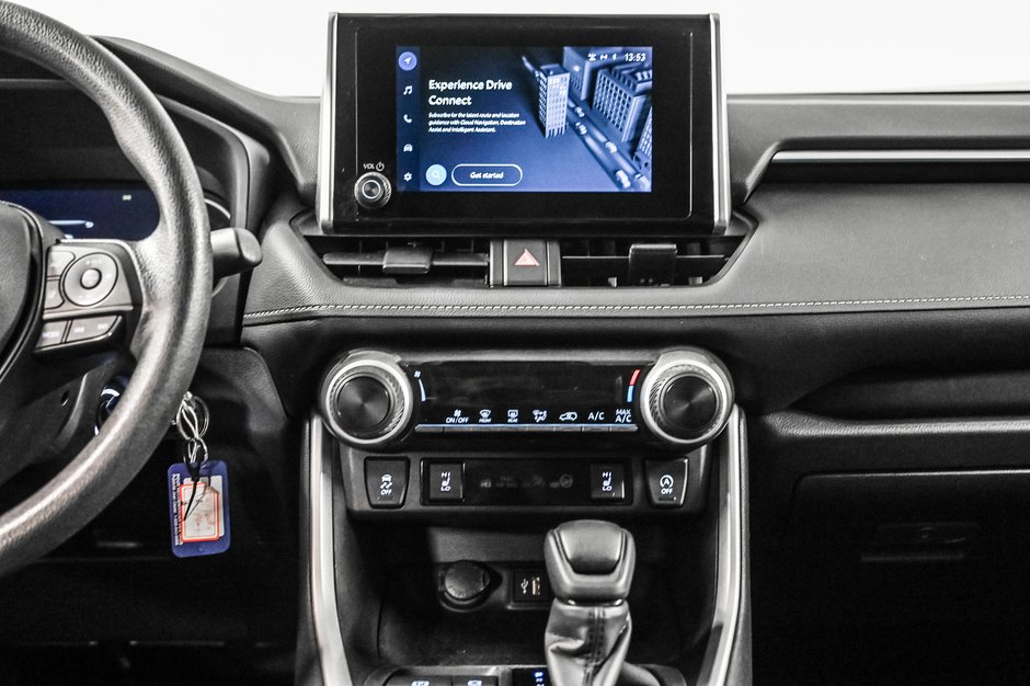 Toyota RAV4 LE 2024-20