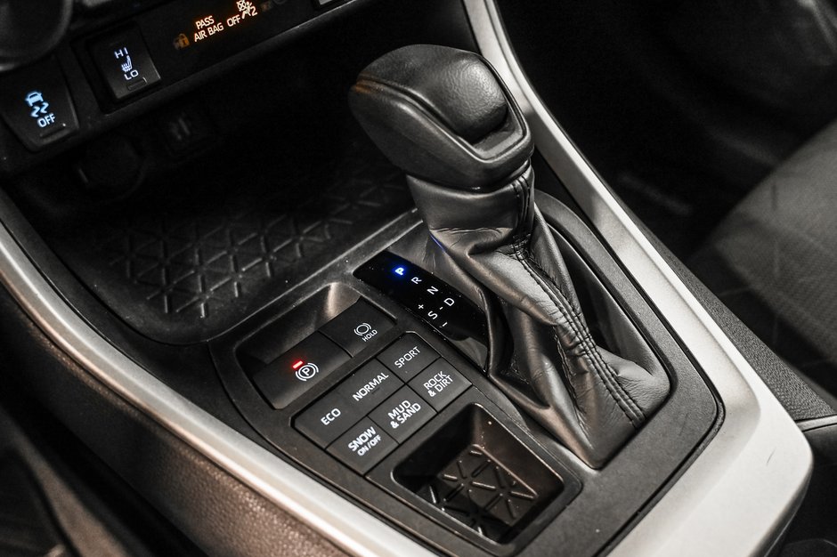 Toyota RAV4 LE 2024-12