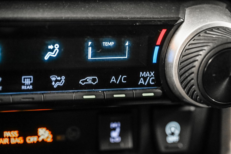 Toyota RAV4 LE 2024-15