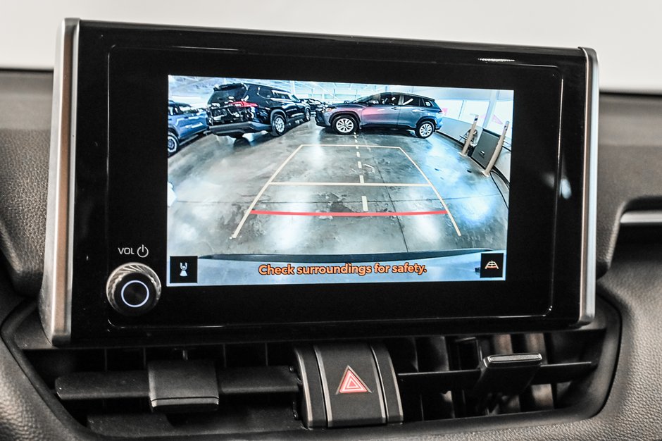 Toyota RAV4 LE 2024-16