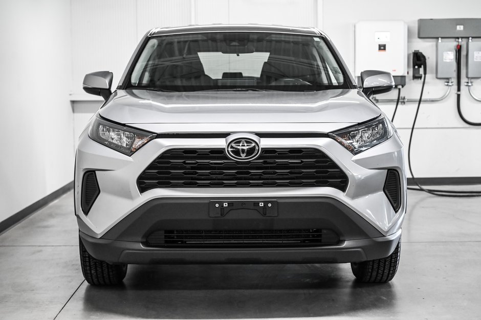 Toyota RAV4 LE 2024-1