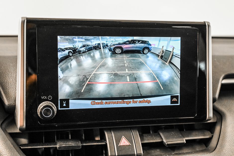 Toyota RAV4 LE 2024-16