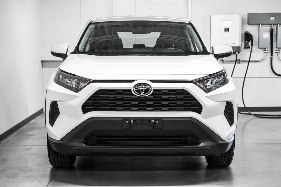 Toyota RAV4 LE 2024-1