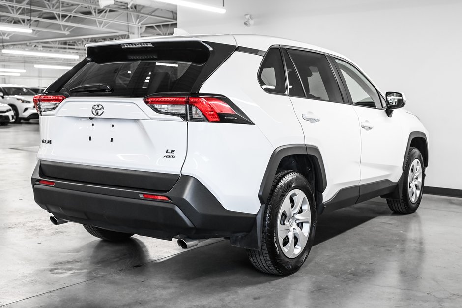Toyota RAV4 LE 2024-5