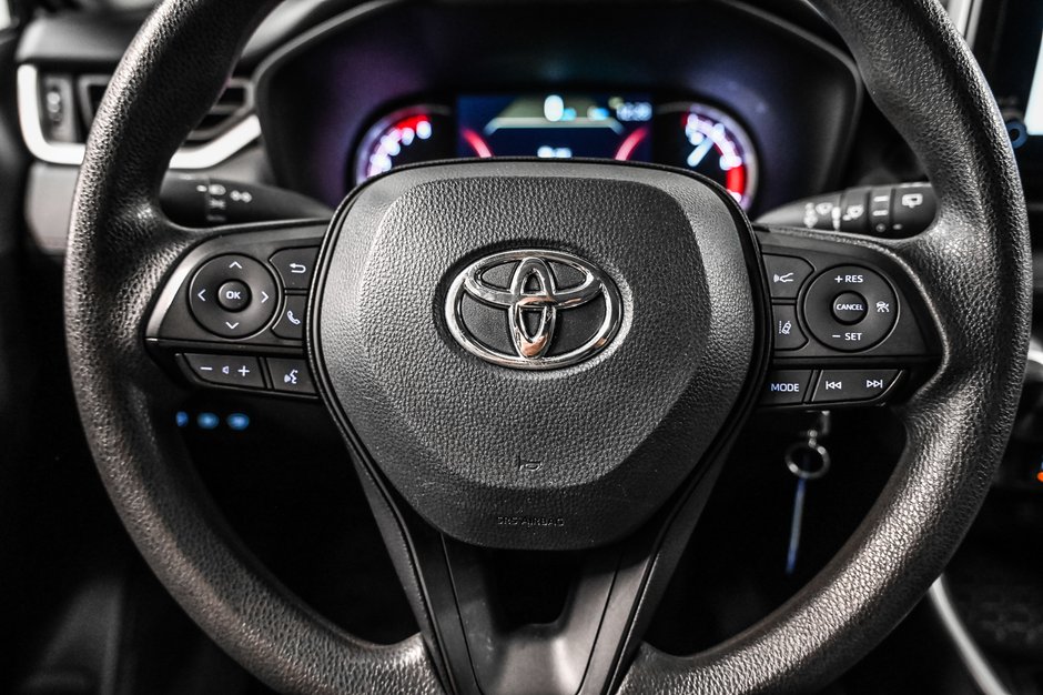 Toyota RAV4 LE 2024-10