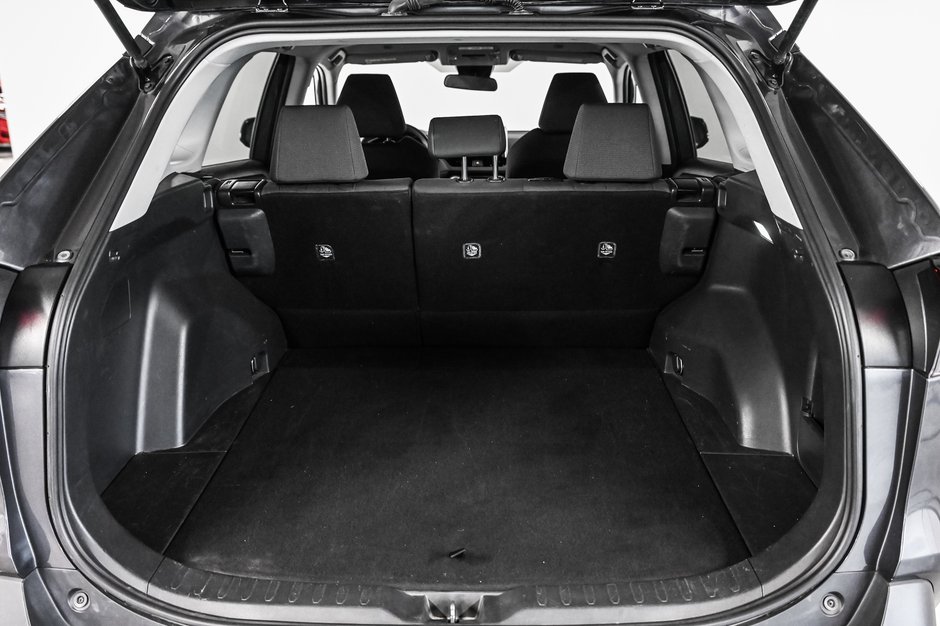 Toyota RAV4 LE 2024-8