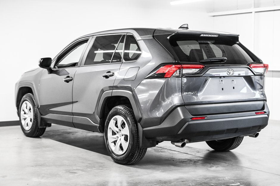 Toyota RAV4 LE 2024-3