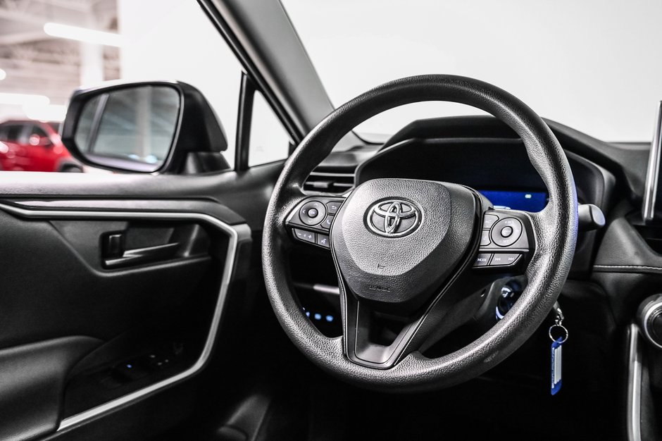 Toyota RAV4 LE 2024-18