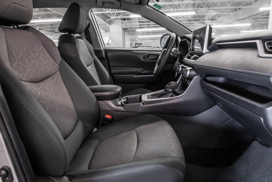 2024 Toyota RAV4 LE-29