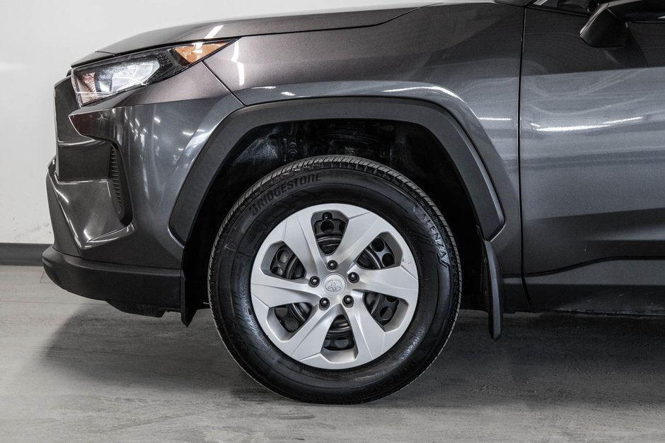 Toyota RAV4 LE 2024-3