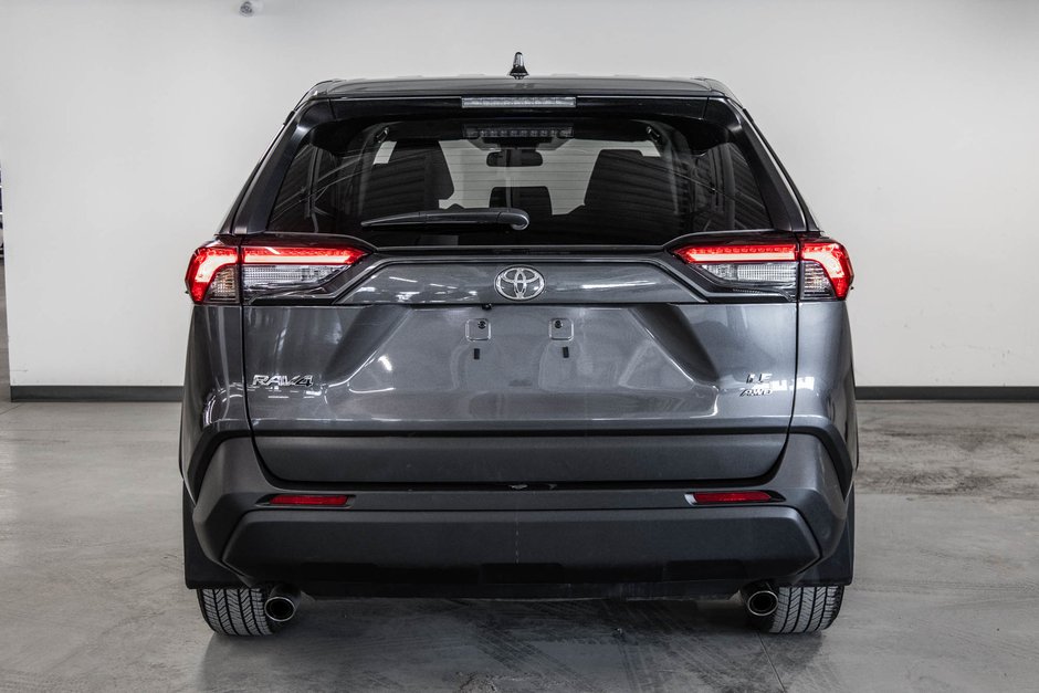 Toyota RAV4 LE 2024-6