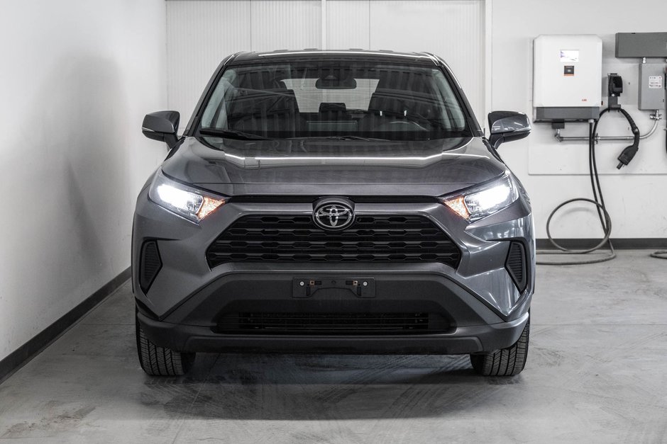 Toyota RAV4 LE 2024-1