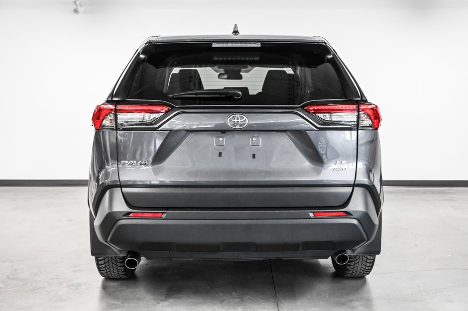 Toyota RAV4 LE 2025-4