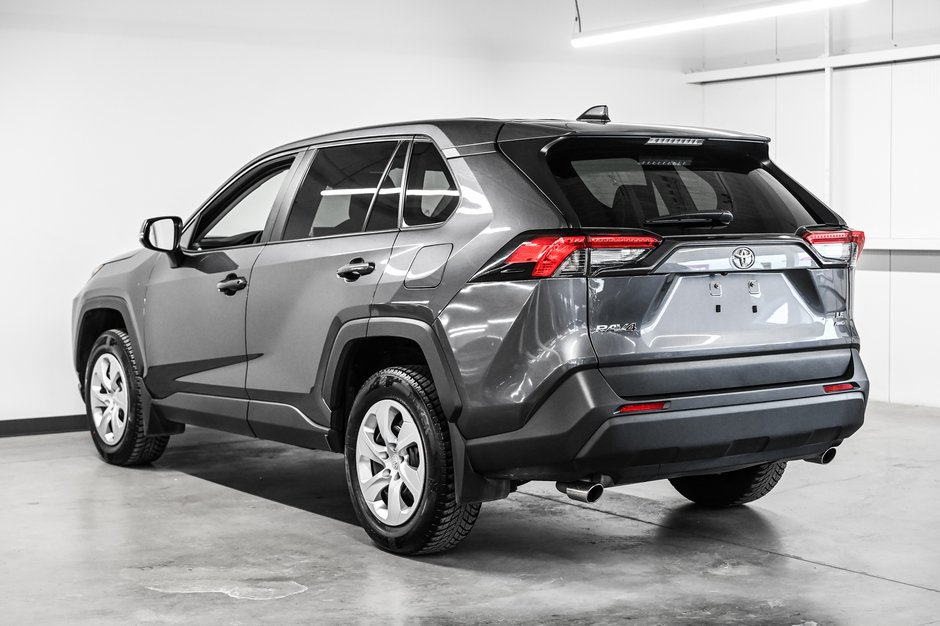 Toyota RAV4 LE 2025-3