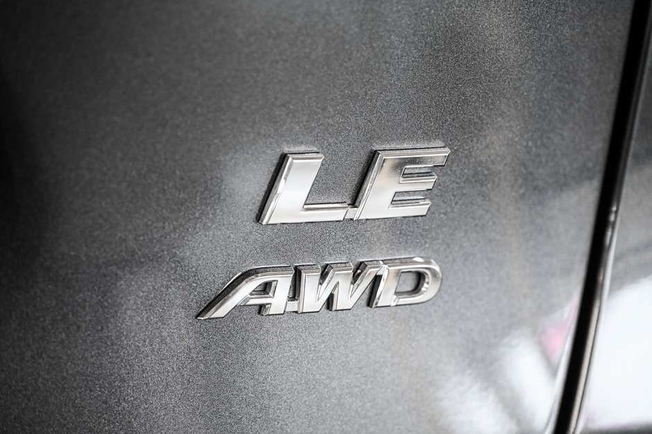 Toyota RAV4 LE 2025-7