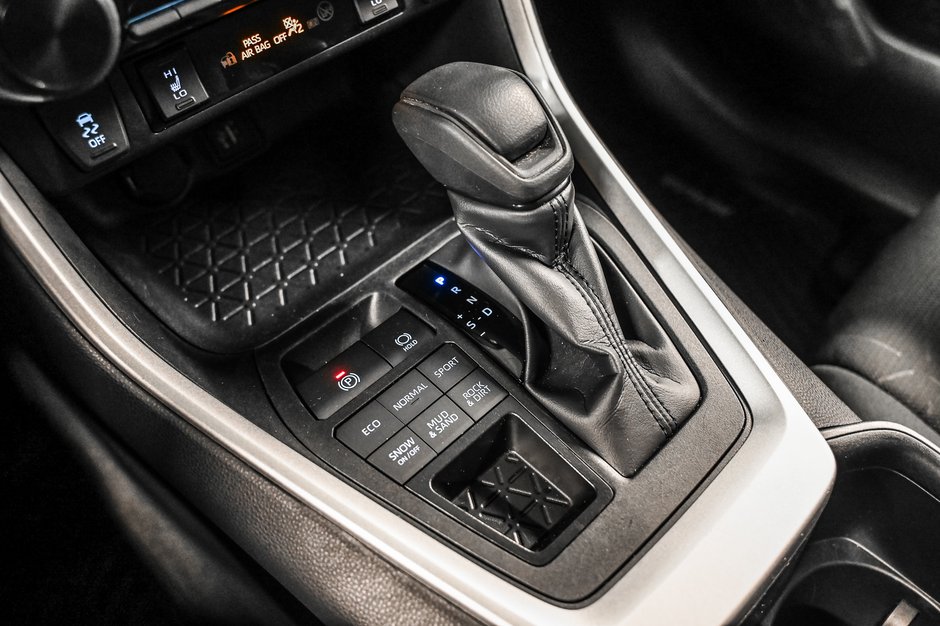 Toyota RAV4 LE 2025-12